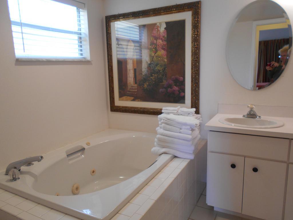 3000 Sq Ft Beach And Bay Condo St. Pete Beach Bagian luar foto